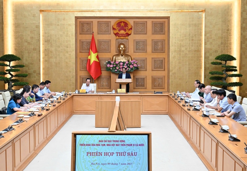 Thủ tướng yêu cầu dứt khoát hoàn thành mục tiêu xóa nhà tạm, nhà dột nát trên toàn quốc trước ngày 31/8, đúng dịp chào mừng 80 năm Quốc khánh 2/9. Ảnh: VGP/Nhật Bắc