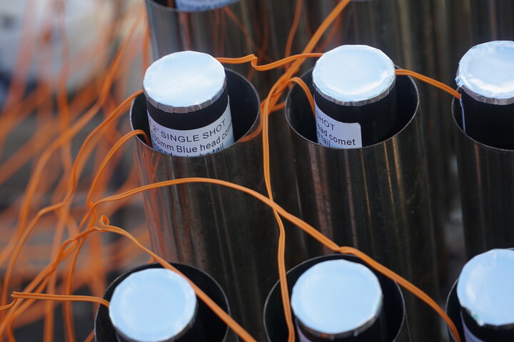 Được biết, trong đêm chung kết, cả đội Trung Quốc và Việt Nam sử dụng pháo do Ban tổ chức cung cấp với khoảng 7.000 quả pháo các loại cho mỗi đội. Ảnh: Vũ Lê