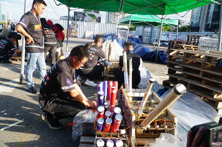 Đối thủ của đội Z121Vina Pyrotech (Việt Nam) trong đêm chung kết là đội pháo hoa Jiangxi Yangfeng Art Display (Trung Quốc). Đây đồng thời là đương kim Á quân DIFF 2024. Ảnh: Vũ Lê