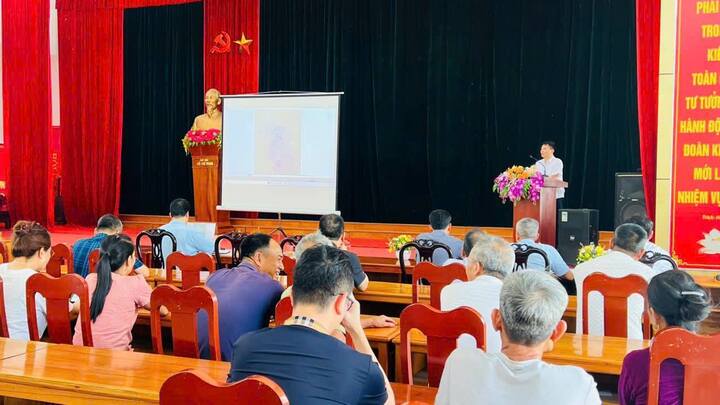 Ban Quản lý Khu kinh tế tỉnh Lào Cai và UBND xã Tằng Loỏng tổ chức Hội nghị công bố công khai đồ án quy hoạch KCN Tằng Loỏng. Ảnh: CTTĐTLC