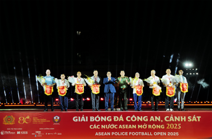 Thể thao gắn kết - Văn hóa tỏa sáng: Ấn tượng Lễ khai mạc Giải bóng đá Công an, Cảnh sát các nước ASEAN mở rộng 2025 - 3
