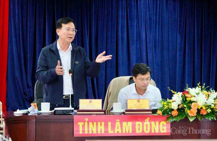 Ông Hồ Văn Mười, Chủ tịch UBND tỉnh Lâm Đồng phát biểu chỉ đạo. Ảnh: Lê Sơn