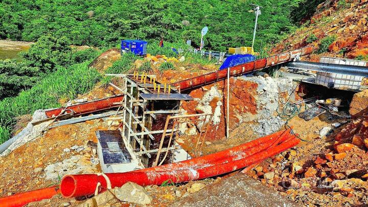 Thi công cáp ngầm xuyên biển phần trên đất liền phía Côn Đảo