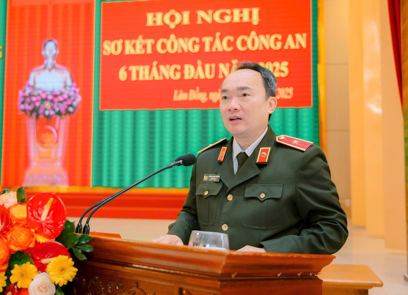 Thiếu tướng Trương Minh Đương, Giám đốc Công an tỉnh Lâm Đồng phát biểu tại Hội nghị