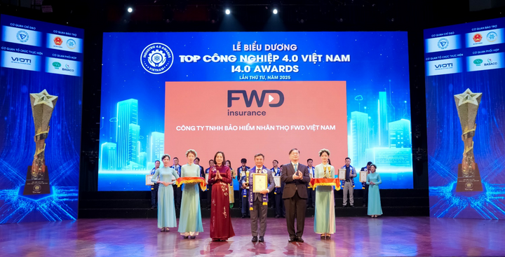 FWD tiếp tục được vinh danh trong hạng mục “Top Tổ chức/Doanh nghiệp Khoa học & Công nghệ, Đổi mới sáng tạo và Chuyển đổi số” tại lễ trao giải “Top Công nghiệp 4.0 Việt Nam - Industrie 4.0 Awards”