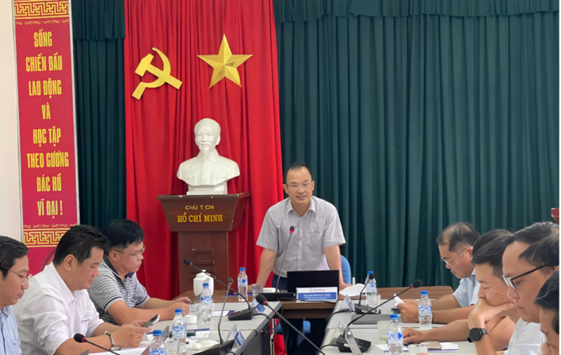 Ông Nguyễn Hữu Thịnh, Thành viên HĐQT, Tổng Giám đốc Tổng công ty Phát điện 2 phát biểu chỉ đạo tại buổi làm việc. Ảnh: Bình An
