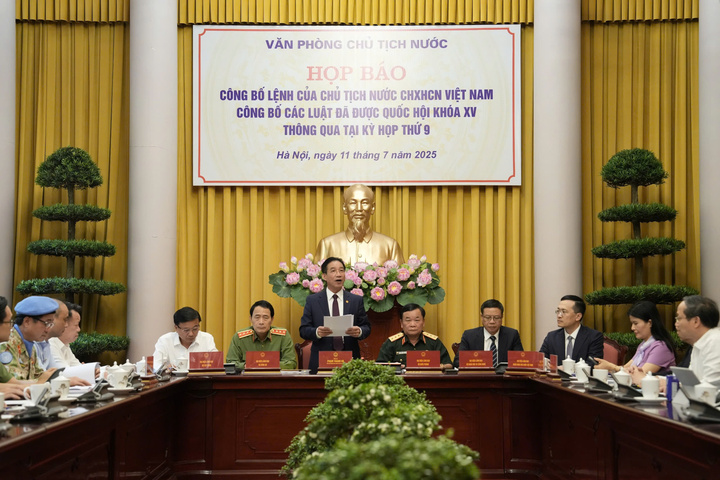 Văn phòng Chủ tịch nước tổ chức họp báo công bố lệnh của Chủ tịch nước về một số luật. Ảnh: Hải Linh