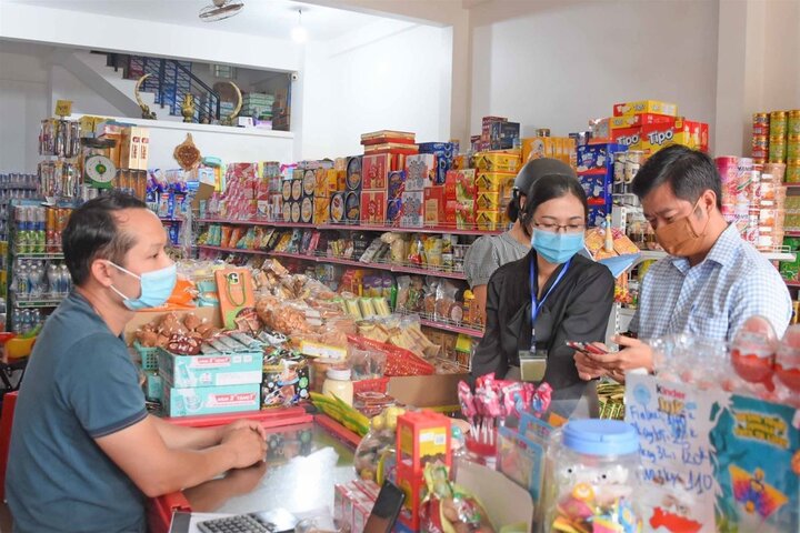 Hộ kinh doanh mong muốn nhận được những văn bản hướng dẫn từ cơ quan thuế liên quan đến ngành nghề kinh doanh mà họ đang hoạt động. Ảnh minh hoạ