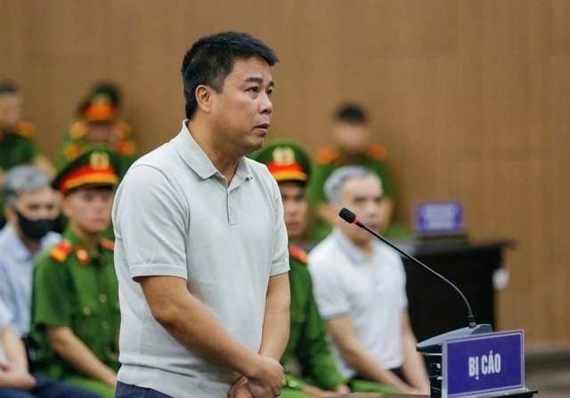 Bị cáo Nguyễn Văn Hậu, cựu Chủ tịch Tập đoàn Phúc Sơn bị tuyên phạt tổng cộng 30 năm tù. Ảnh: CTV