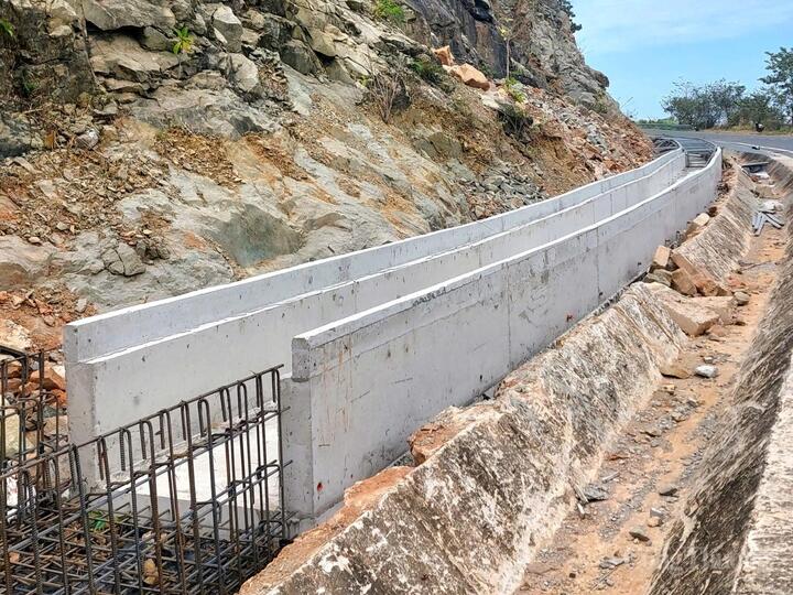 Thi công tuyến đường cho cáp điện tại đặc khu Côn Đảo