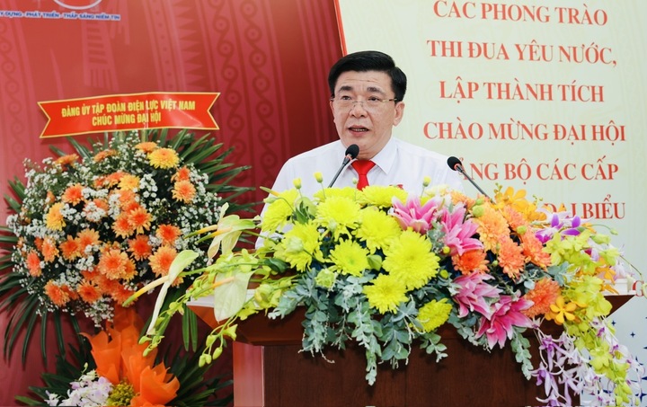 Ông Lê Văn Trang, Bí thư Đảng ủy, Chủ tịch HĐTV EVNSPC khẳng định: Tập thể lãnh đạo, cán bộ công nhân viên Tổng công ty sẽ nỗ lực đổi mới, sáng tạo, phát huy tinh thần đoàn kết, vượt qua thách thức, thực hiện thắng lợi Nghị quyết Đại hội Đảng bộ EVNSPC lần thứ XIV, nhiệm kỳ 2025 - 2030. Ảnh: EVNSPC.