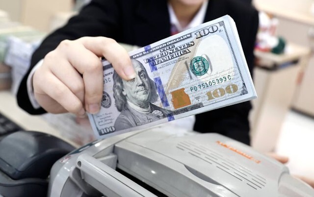 Nửa đầu năm 2025, VND đã mất giá gần 3% so với USD. Ảnh: Duy Minh