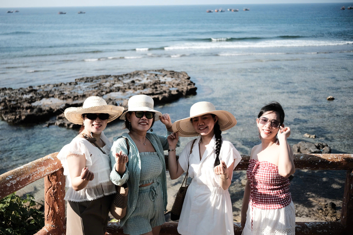 Từ một đảo còn nhiều khó khăn, Lý Sơn đang dần chuyển mình mạnh mẽ, trở thành điểm du lịch hấp dẫn. Ảnh: Quảng Phú