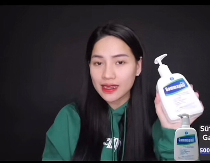 Võ Hà Linh Võ Hà Linh từng review sản phẩm sữa rửa mặt Gammaphil. Ảnh chụp màn hình