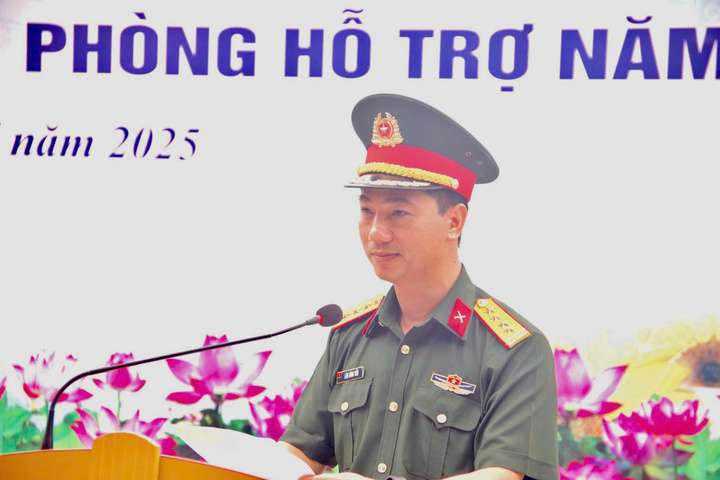 Đại tá Lâm Dũng Tiến, Bí thư Đảng ủy, Chính ủy Sư đoàn 316 phát biểu tại Lễ khởi công