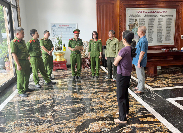 Công an Thanh Hóa triệu tập, khám nhà của giang hồ Ý ‘ẻng” - 1