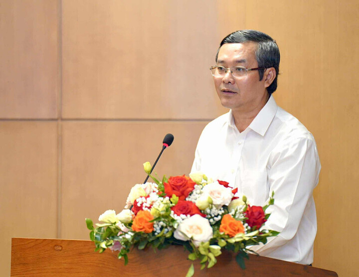 Thứ trưởng Bộ Giáo dục và Đào tạo Nguyễn Văn Phúc phát biểu tại họp báo