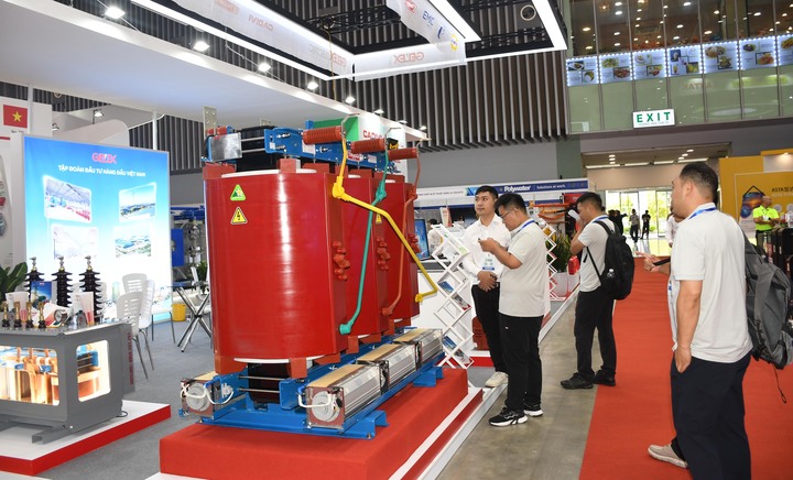 Vietnam ETE & Greenergy Expo 2025 thúc đẩy xúc tiến thương mại, tạo cơ hội cho các doanh nghiệp quảng bá sản phẩm, kết nối đối tác, mở rộng thị trường và tìm kiếm cơ hội hợp tác đầu tư. Ảnh: Minh Khuê.