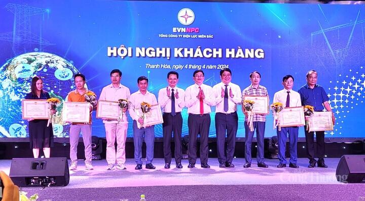 EVNNPC vinh danh các doanh nghiệp sử dụng điện tiết kiệm và hiệu quả, thực hiện DR.