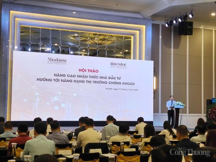 Các chuyên gia đánh giá, thị trường chứng khoán Việt Nam đang có sự phát triển tích cực. Ảnh minh hoạ