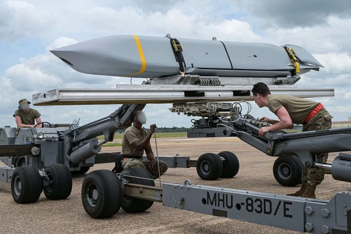 Tên lửa hành trình phóng từ trên không AGM-158 JASSM. Ảnh: Defense News