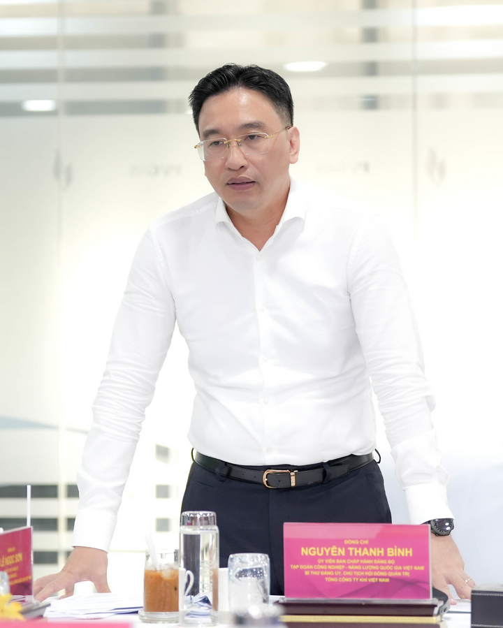 Bí thư Đảng ủy, Chủ tịch HĐQT PV GAS Nguyễn Thanh Bình báo cáo các nội dung liên quan đến Đảng bộ PV GAS (Ảnh: PV GAS)