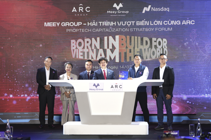 Lễ trao chứng nhận thỏa thuận hợp tác chiến lược giữa Meey Group và ARC Group. Ảnh: Meey Group.