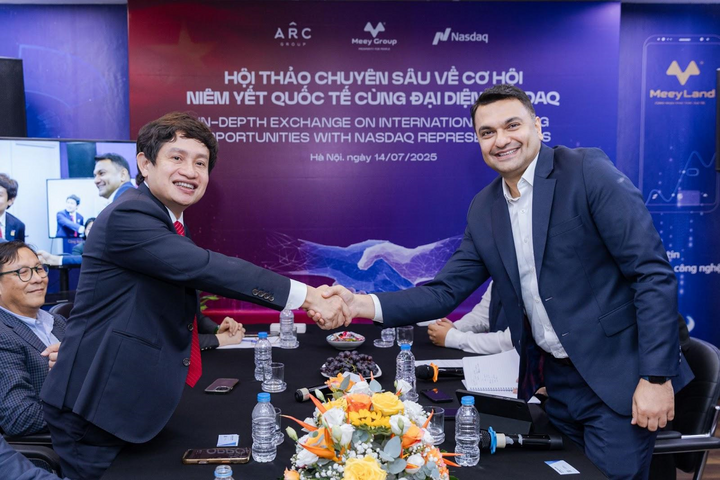 Chủ tịch HĐQT Meey Group Hoàng Mai Chung và Giám đốc Quan hệ nhà đầu tư và IPO của Nasdaq Hiren Krishnani. Ảnh: Meey Group.
