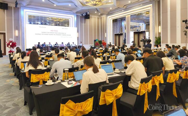 Hội thảo Nâng cao nhận thức nhà đầu tư, hướng tới nâng hạng thị trường chứng khoán diễn ra vào sáng 17/7. Ảnh: Nguyễn Hoà