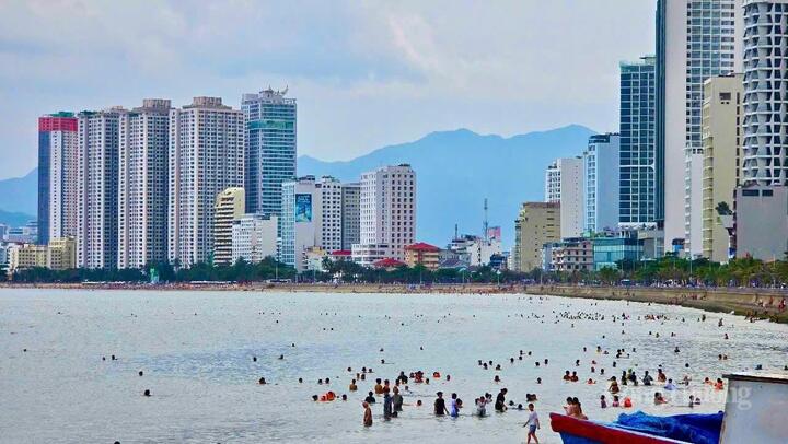 "Du lịch, dịch vụ" là một trong bốn trụ cột động lực tăng trưởng kinh tế của tỉnh Khánh Hoà