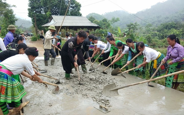 Hạ tầng vùng đồng bào dân tộc thiểu số và miền núi từng bước được đầu tư, nâng cấp. Ảnh: Thu Sao