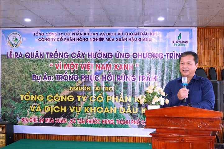 Chủ tịch HĐQT Mai Thế Toàn phát biểu tại Lễ ra quân trồng cây (Ảnh: PV Drilling)