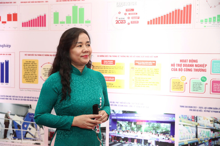 PGS.TS Phạm Thị Thu Hoài - Bí thư Đảng ủy, Chủ tịch Hội đồng Trường Đại học Kinh tế - Kỹ thuật Công nghiệp.