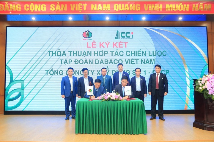 Lễ ký kết thỏa thuận hợp tác chiến lược giữa CC1 và Dabaco, hướng tới phát triển khu công nghiệp – đô thị hiện đại, mở rộng chuỗi giá trị 3F+ (Feed – Farm – Food – Future) và đẩy mạnh đầu tư vào logistics, nhà máy, trang trại công nghệ cao