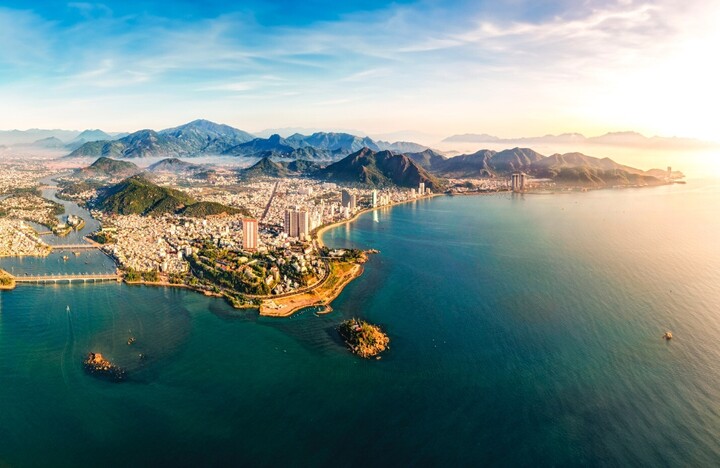 Nha Trang được thiên nhiên ưu ái ban tặng khí hậu ôn hòa, nắng ấm quanh năm