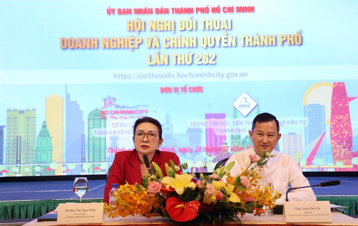 Ông Trần Phú Lữ, Giám đốc ITPC và bà Bùi Thị Ngọc Hiếu, Phó Giám đốc Sở Du lịch TP. Hồ Chí Minh điều hành hội nghị. Ảnh: Minh Khuê