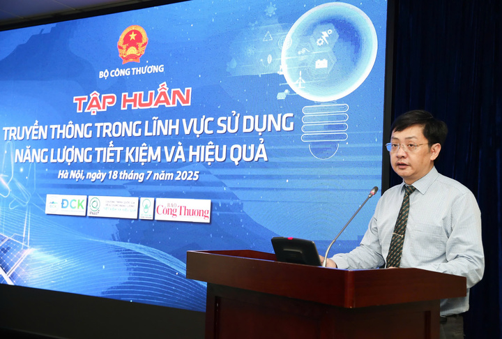 Ông Đặng Hải Dũng, Phó Cục trưởng Cục Đổi mới sáng tạo, Chuyển đổi xanh và Khuyến công phát biểu tại hội nghị