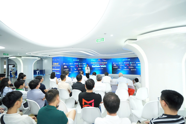 Sự kiện công bố danh sách 51 bài thi vào vòng bán kết cuộc thi “Tìm kiếm tài năng Blockchain Việt Nam: VietChain Talents 2025”. Ảnh: Hoàng Lan