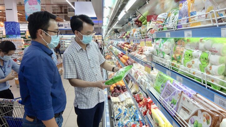Bộ trưởng Bộ Công Thương Nguyễn Hồng Diên ban hành chỉ thị 12/CT-BCT ngày 16/7 về việc tăng cường quản lý an toàn thực phẩm trong sản xuất, kinh doanh các mặt hàng thuộc trách nhiệm của Bộ Công Thương. Ảnh minh họa