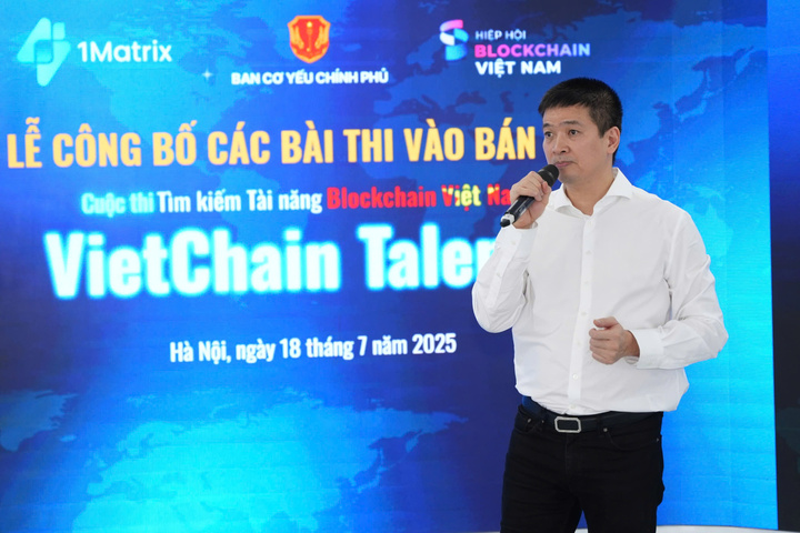 Ông Phan Đức Trung, Chủ tịch Hiệp hội Blockchain Việt Nam phát biểu. Ảnh: Hoàng Lan