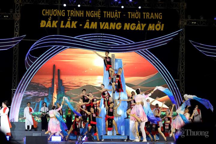 Chương trình được dàn dựng công phu nhằm ca ngợi vẻ đẹp của biển cả và đại ngàn Tây Nguyên, thể hiện sự giao hòa giữa biển và núi