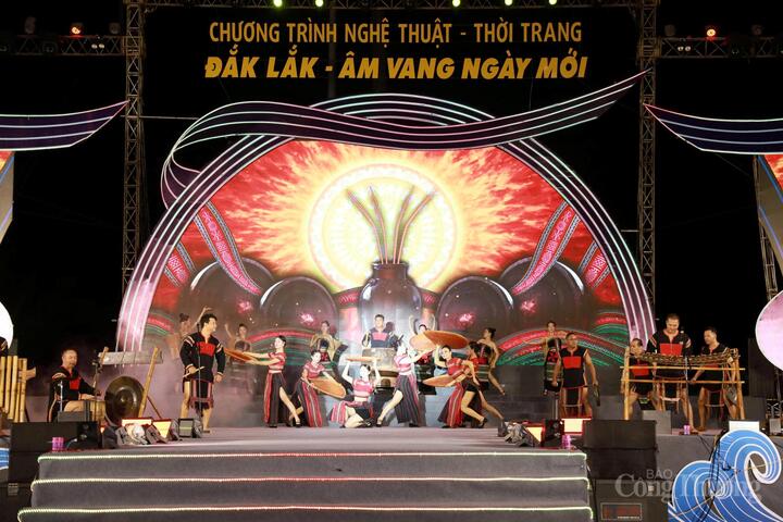 Chương trình được tổ chức nhằm chào mừng thành lập tỉnh Đắk Lắk, tôn vinh và quảng bá giá trị văn hóa, con người Đắk Lắk qua âm nhạc, nghệ thuật và thời trang