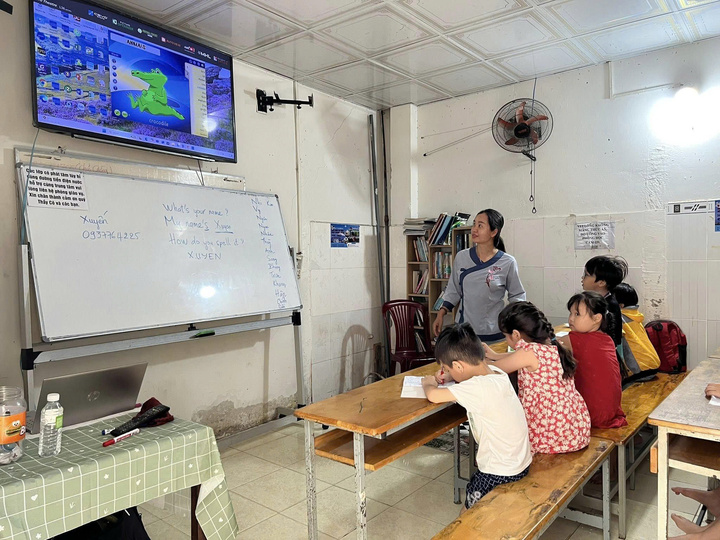 Các lớp kéo dài từ 7 giờ sáng đến 10 giờ tối mỗi ngày.