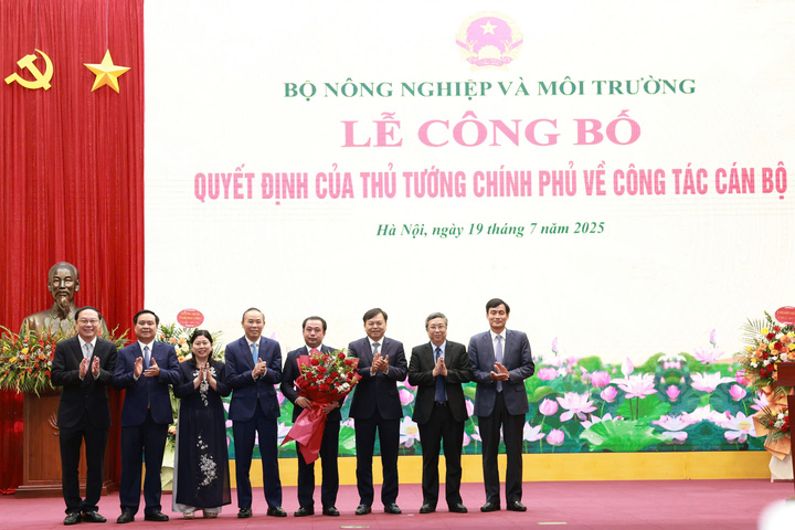 Lãnh đạo Bộ Nông nghiệp và Môi trường. Ảnh: Bộ NN&MT