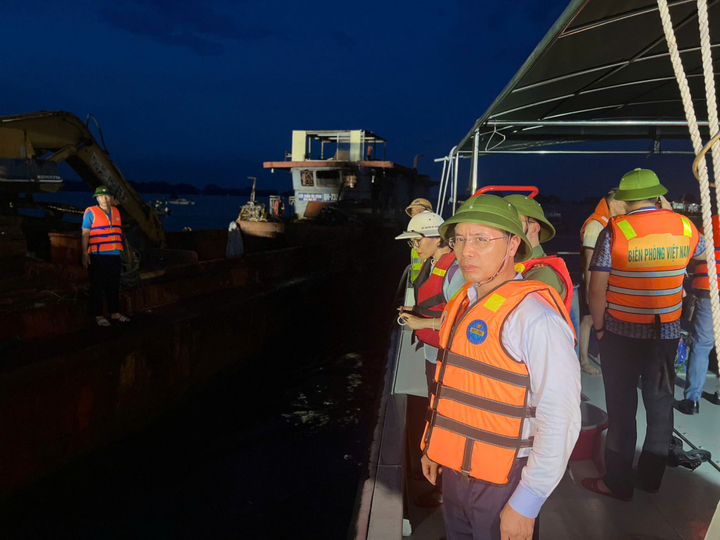 Lãnh đạo tỉnh Quảng Ninh chỉ đạo công tác tìm kiếm tại hiện trường