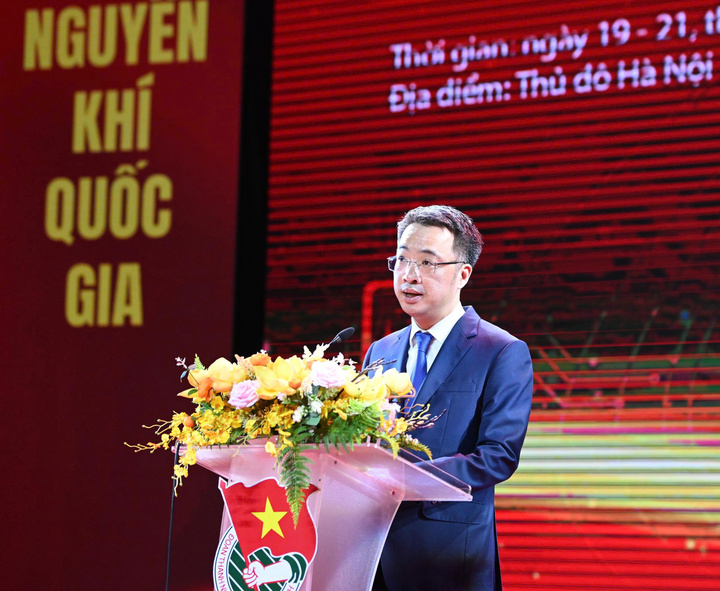 Anh Nguyễn Tường Lâm, Bí thư Trung ương Đoàn, Chủ tịch Hội Liên hiệp Thanh niên Việt Nam phát biểu tại diễn đàn