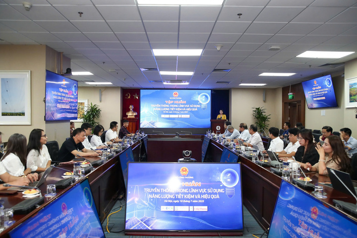 Quang cảnh Hội nghị “Tập huấn truyền thông trong lĩnh vực sử dụng năng lượng tiết kiệm và hiệu quả” do Bộ Công Thương tổ chức. Ảnh: Nam Nguyễn