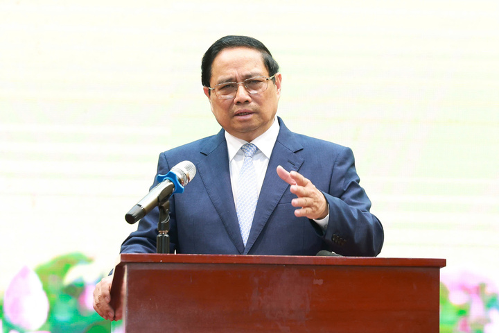 Thủ tướng Phạm Minh Chính phát biểu, giao nhiệm vụ cho quyền Bộ trưởng Bộ Nông nghiệp và Môi trường. Ảnh: Bộ NN&MT