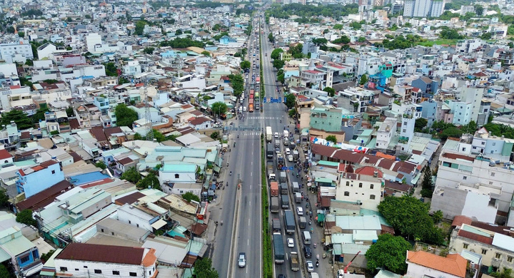 Nút giao Ngã Tư Đình thường xuyên rơi vào tình trạng kẹt xe nghiêm trọng. Ảnh: CTV