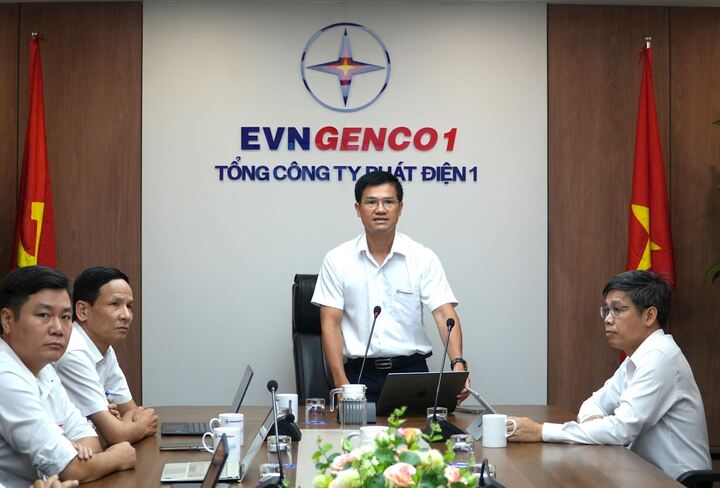 Ông Trần Nam Trung – Phó Tổng giám đốc, Trưởng Ban Chỉ đạo PCTT&TKCN EVNGENCO1 chỉ đạo toàn Tổng công ty cần phát huy tối đa phương châm “4 tại chỗ”. Ảnh: EVNGENCO1